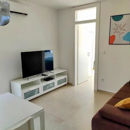 아파트 Newly Renovated With A Beautiful View
