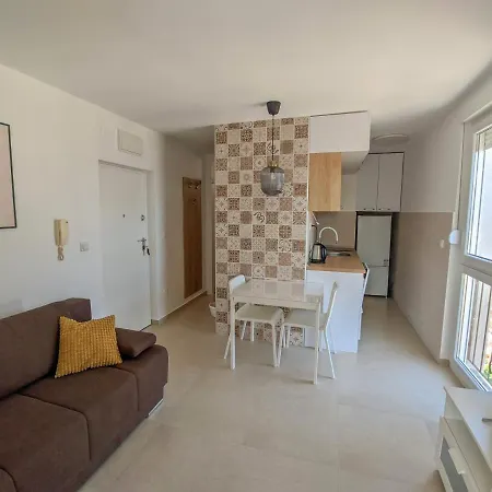 Newly Renovated With A Beautiful View Apartamento